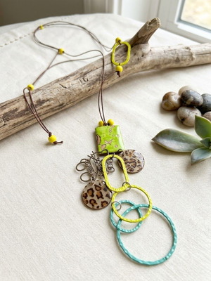 Necklace with cord decorated with colorful motifs and metal rings, new