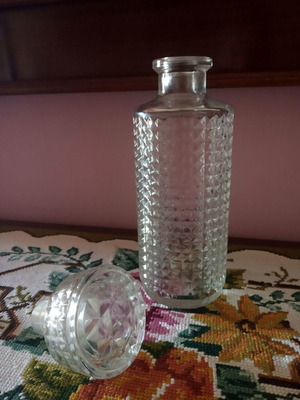 Crystal liqueur bottle new with rhombic patterns