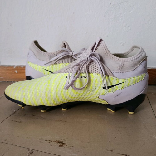 Nike Phantom GX Academy football shoes like new, size 41, white and green