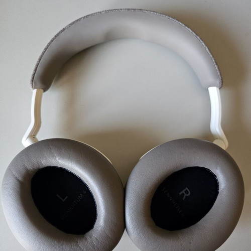 Sennheiser Momentum 4 Bluetooth Headphones like new