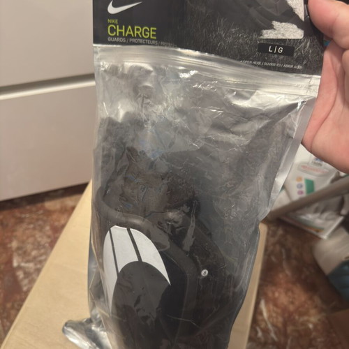 Nike Charge shinguards L/G, unused with original Zip packaging