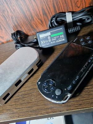 Sony PSP 1004 Fat като нов, отлично комплект