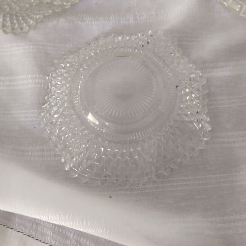 Dessert plates vintage set of 6 in like new condition