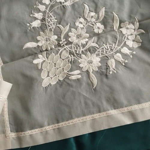 Handmade silk set in organza like new