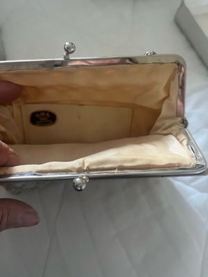 Βραδινό τσαντάκι σαν καινούργιο με ασημί και χρυσό λάμε ύφασμα