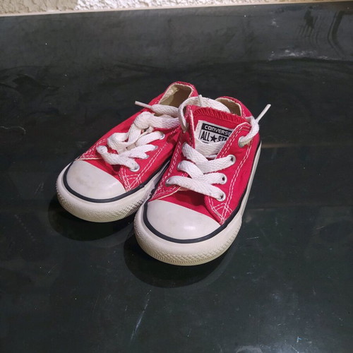 Converse red size 22 like new