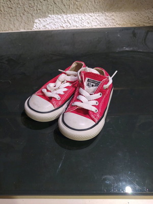 Converse red size 22 like new