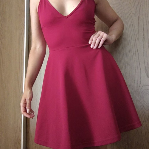 Shein short red dress with V-neck and open back
