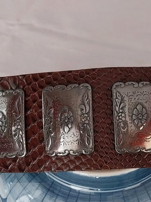 Ζώνη καφέ με μεταλλικά διακοσμητικά, νέα