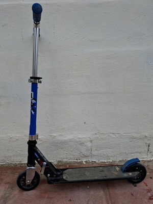 Foldable scooter like new, aluminum