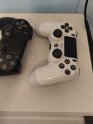 PlayStation 4 console, white, 408.5 GB