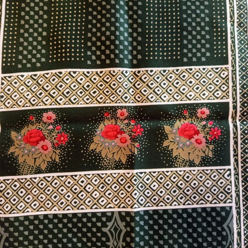 Set of 3 vintage women's scarves like new, multicolored