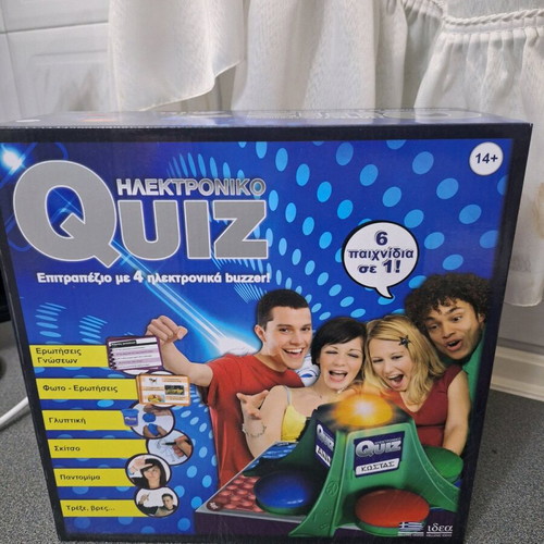 Electronic board game Quiz like new with 4 buzzers
