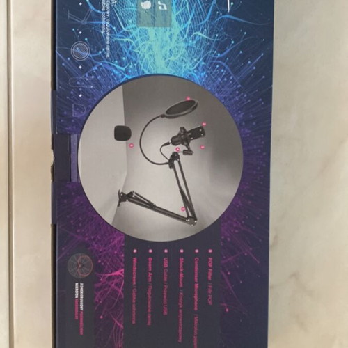 Microphone like new for gaming, streaming, chatting, dubbing