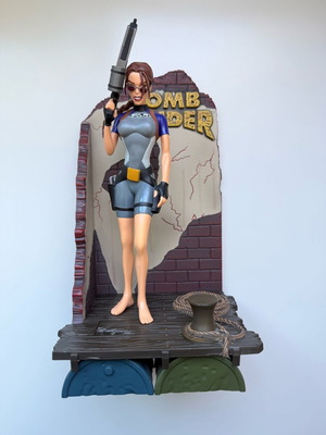 Tomb Raider Lara Croft figure in wetsuit 1998 used