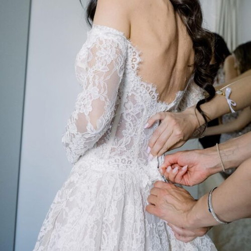 Wedding dress with lace and veil like new, size XS