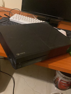 Xbox One 1TB like new with 4 games bundle