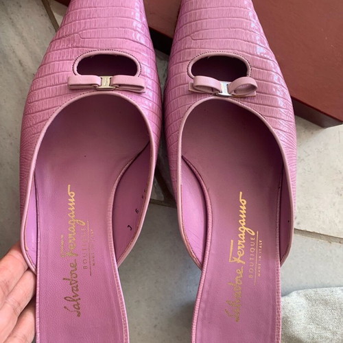 Ferragamo leather shoes like new, size 38.5