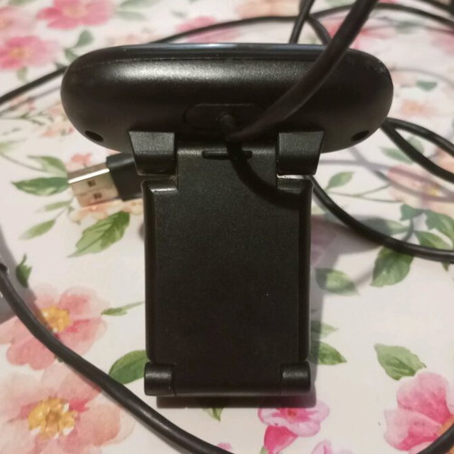 Pack of 2 used webcams Microsoft LifeCam VX-3000 and Logitech QuickCam