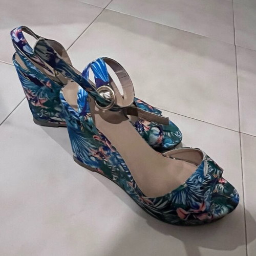 Floral sandals used, size 38.5, blue multicolor