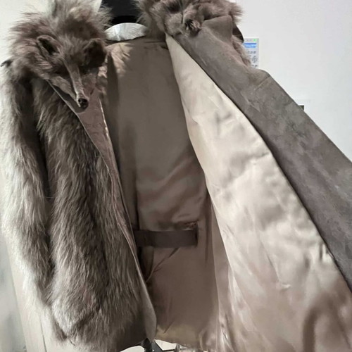 Leather jacket with fox fur like new, size Small