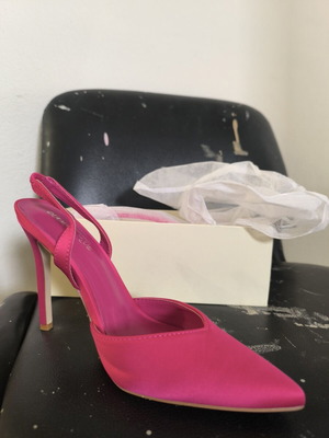 Fuchsia pointed high heels size 39