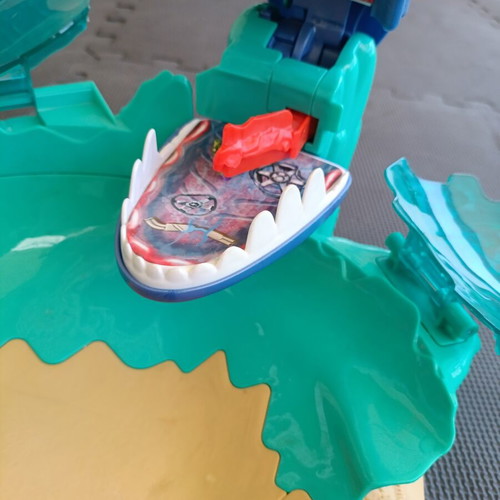 Hot Wheels City Shark Beach Battle Track Set used