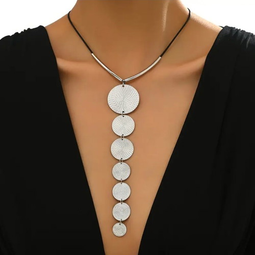 Necklace with geometric design and silver discs, new