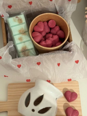 Wax melts with Saint Valentine burner new