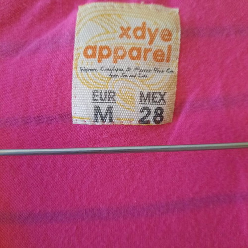 Xdye sleeveless top fuchsia medium like new with bird design
