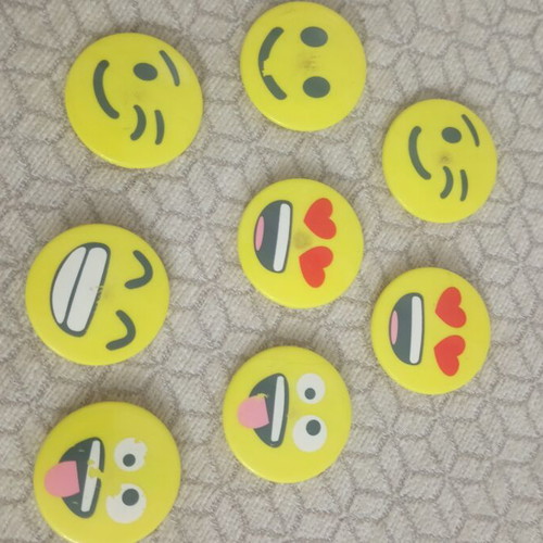 Set of 8 magnets like new
