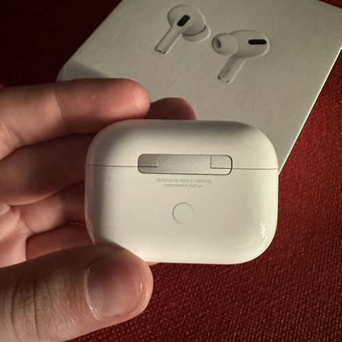Airpods Pro 1st Gen used with box, right earbud has whistling sound