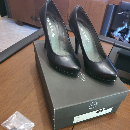 Leather pumps like new, size 36, black