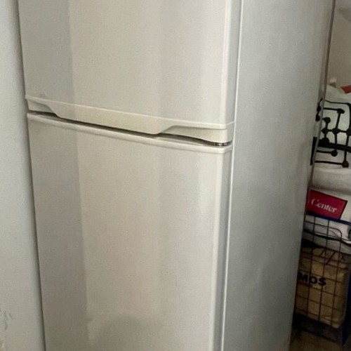Kelvinator refrigerator model KNT13RTEW like new, white, air flow purifier