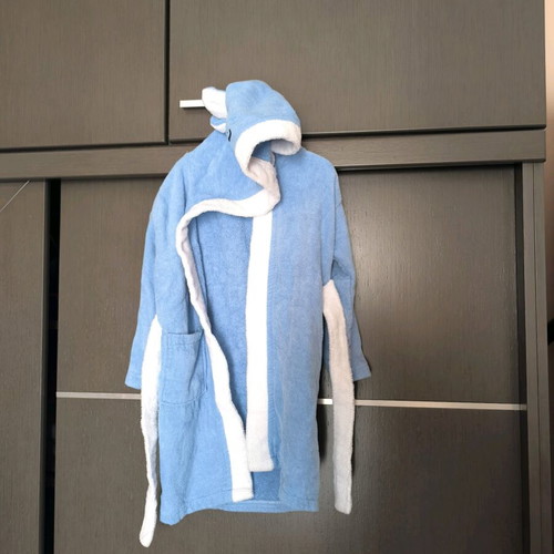Blue bathrobe with hood and tie, like new, size 5-6