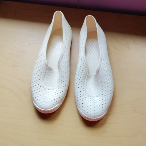 White rubber beach shoes like new, size 36/37