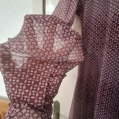 Alma Libre burgundy dress like new, tulle sleeves, lined