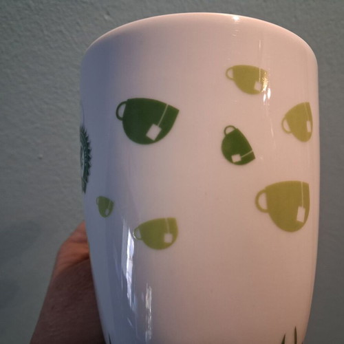 Lipton tea used, two mugs and collectible metal tin