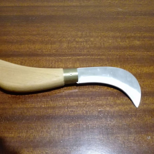Traditional agricultural knife De Agostini collection like new with wooden handle
