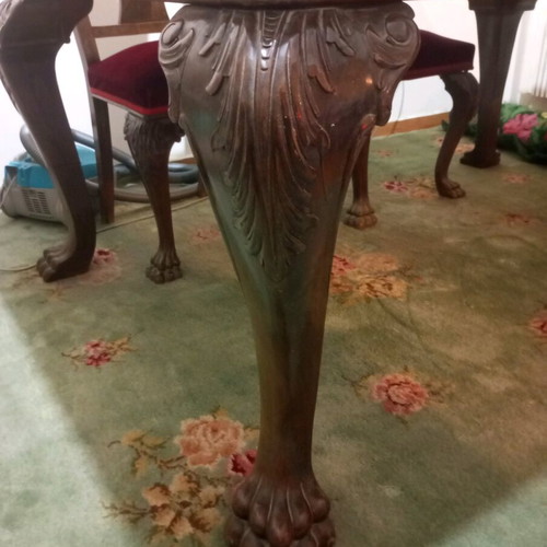Antique dining table with lion legs and 6 chairs, like new