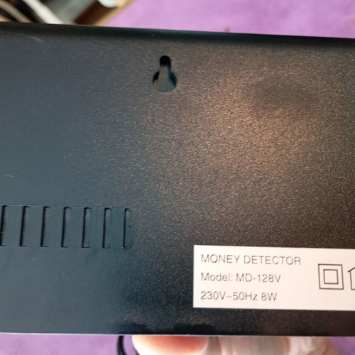 Counterfeit Banknote Detector like new with UV Black Light
