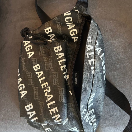 Balenciaga authentic shoulder bag like new, black and white