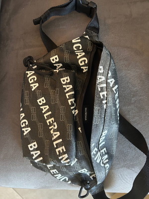 Balenciaga authentic shoulder bag like new, black and white