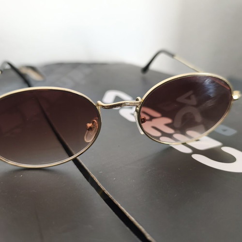 Ray Ban oval sunglasses like new, gold frame, gradient brown lenses