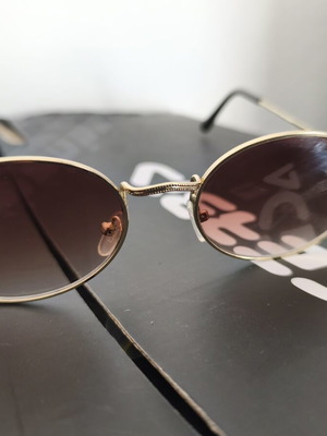 Ray Ban oval sunglasses like new, gold frame, gradient brown lenses
