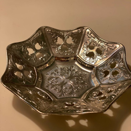 Decorative silver-plated dish like new, diameter 18cm