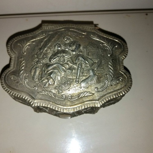 Vintage jewelry box like new, metal