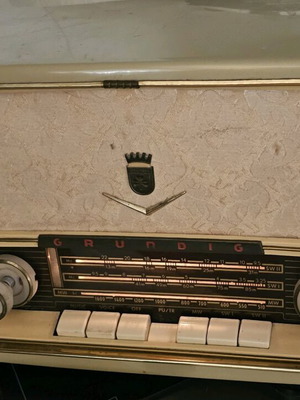 Antique Grundig Type 97wei radio used, 1950, bakelite frame