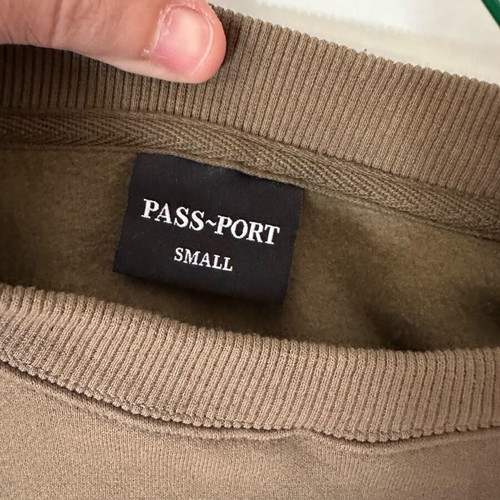 Passport sweatshirt like new, size S, green