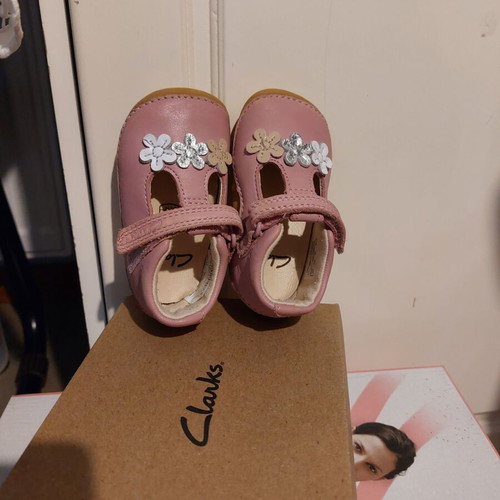 Baby shoes for girl size 18.5 like new with soft sole